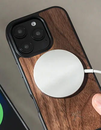 iPhone 17 Pro Case – Walnut with MagSafe